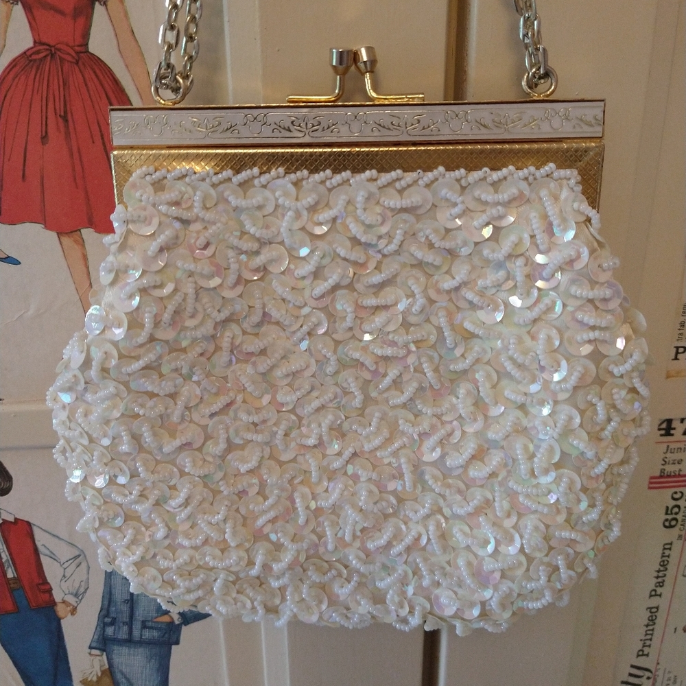 VTG mother of pearl and gold sequined evening bag